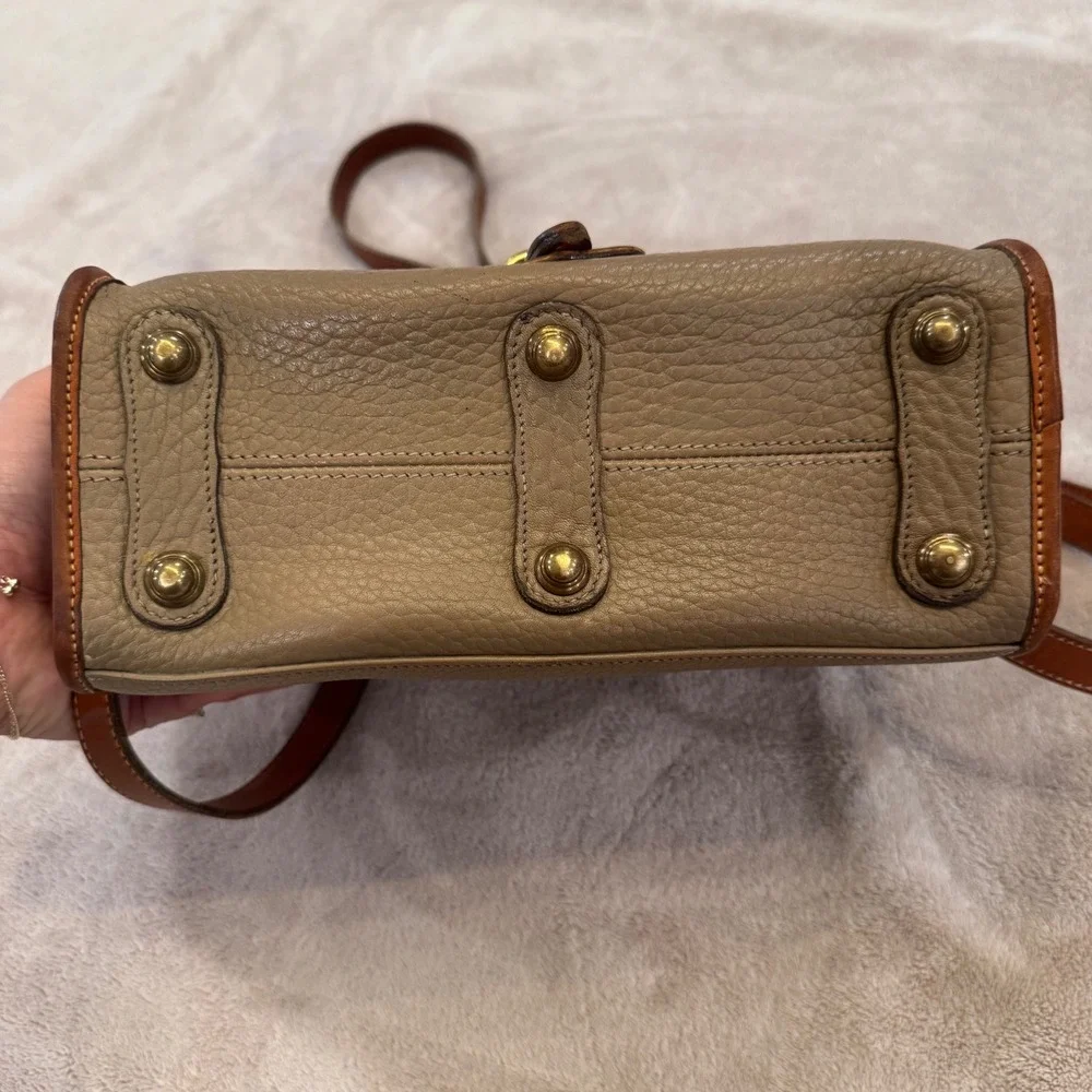Vintage Dooney & Bourke Essex Equestrian Flap Leather Crossbody Bag Purse Taupe